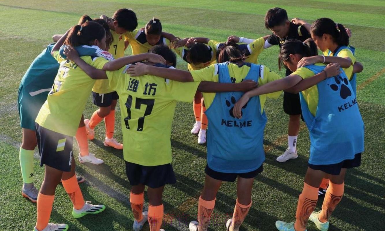 中国足协名宿辅导团赴山西繁峙、代县开展青少年足球辅导活动 中国足协名宿辅导团赴山西繁峙、代县开展青少年足球辅导活动